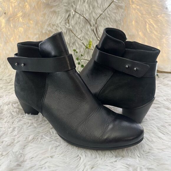 ECCO Women's Sculptured 45 Boot Ankle Bootie in Black Leather & Nubuck Size 9 US - Picture 1 of 9